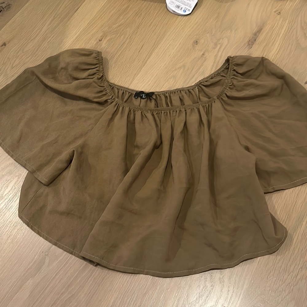 Akè light brown top blouse puff sleeve/off the shoulder